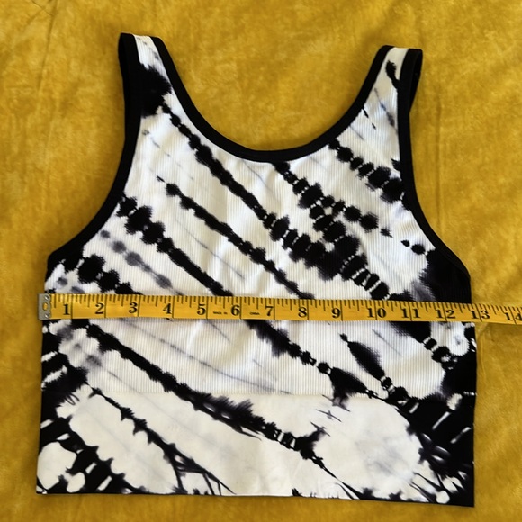 Cropped tie-dye workout top - Picture 4 of 6